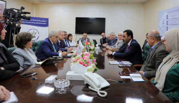 زيارة لجنة الصحة والبيئة والسكان في مجلس الأعيان الأردني للمؤسسة العامة للغذاء والدواء