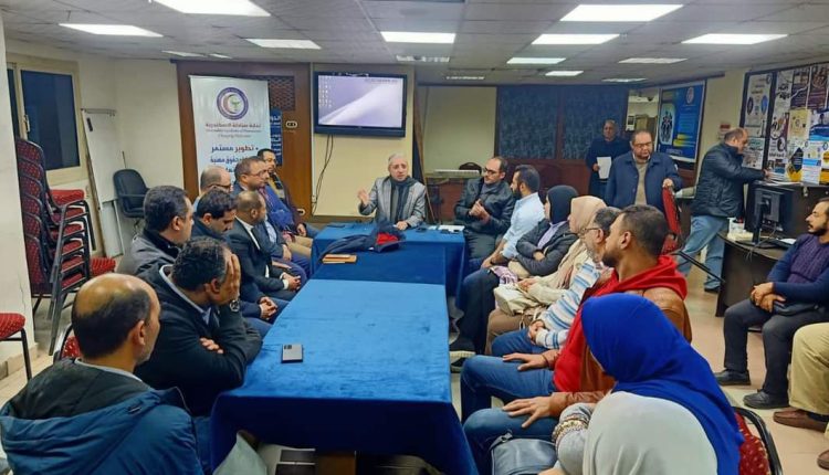 لقاء نقيب صيادلة الإسكندرية مع مديري مخازن الأدوية