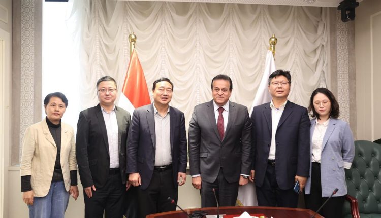 وزير الصحة ووفد شركة هواوي الصينية