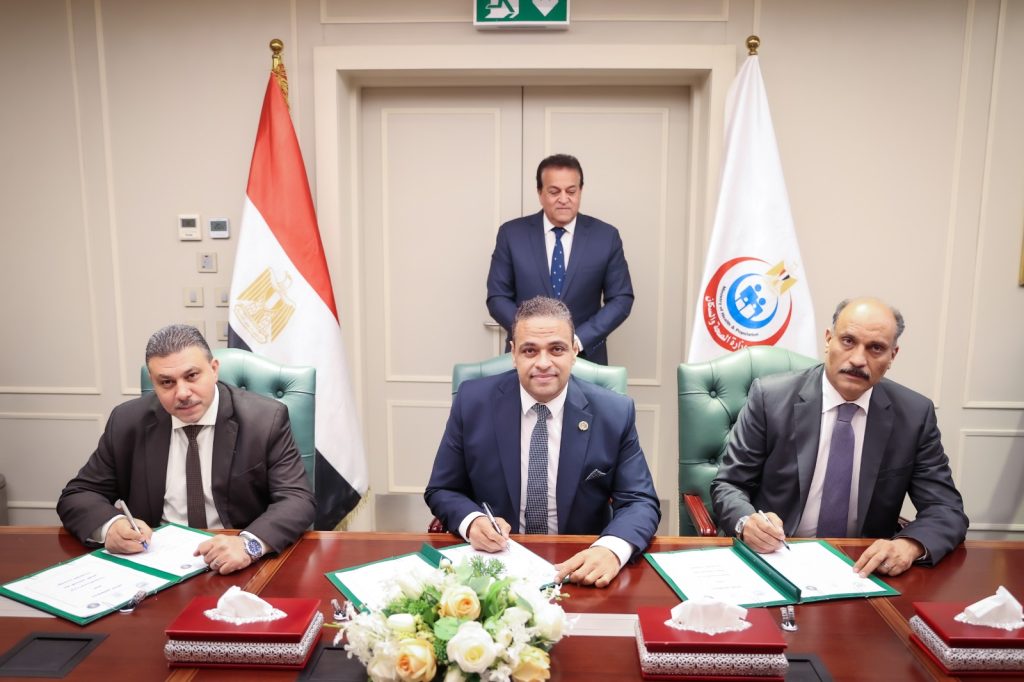 توقيع مذكرة تفاهم بين المالية وبنك الاستثمار القومي والمؤسسة العلاجية للنهوض بأداء مستشفيات المؤسسة توقيع مذكرة تفاهم بين المالية وبنك الاستثمار القومي والمؤسسة العلاجية