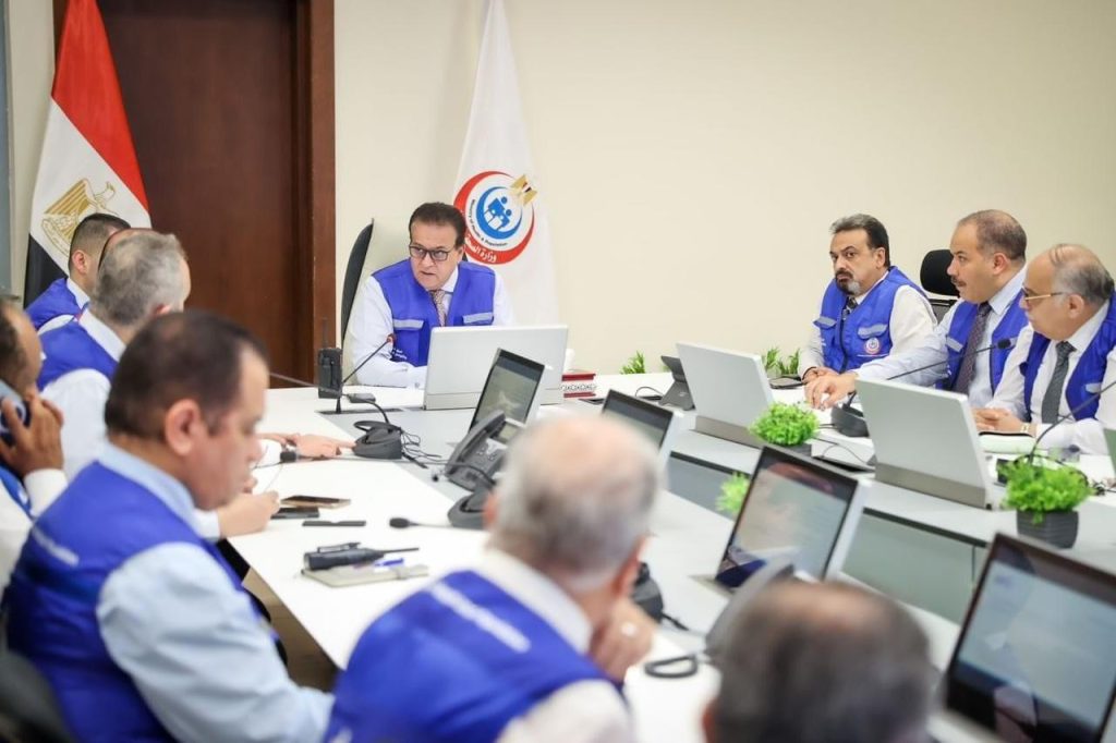 وزير الصحة يترأس اجتماع غرفة الأزمات والطوارئ المركزية لمتابعة تطبيق خطة التأمين الطبي لعيد الفطر