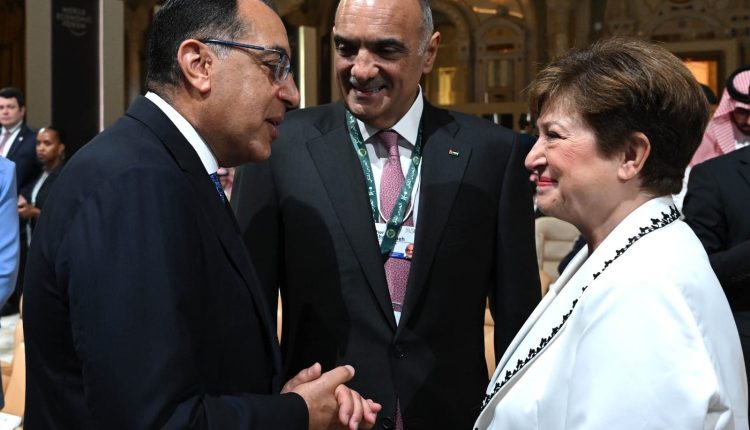 رئيس الوزراء مع مديرة صندوق النقد