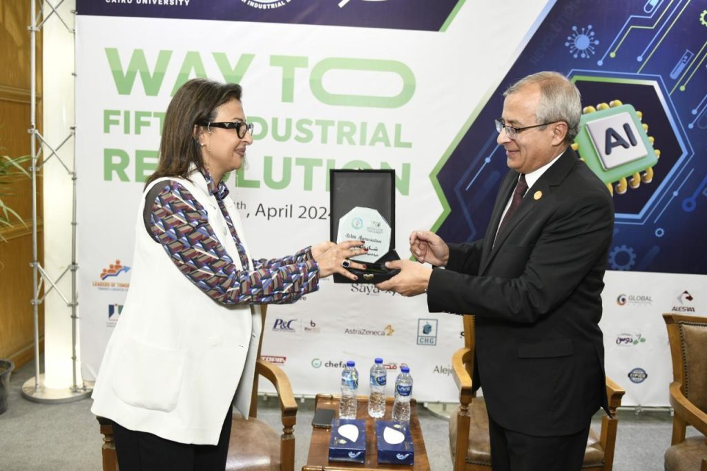 هيئة الدواء توقع بروتوكول تعاون مع «صيدلة القاهرة» لتدريب الطلاب والخريجين نائب رئيس هيئة الدواء وعميدة صيدلة القاهرة