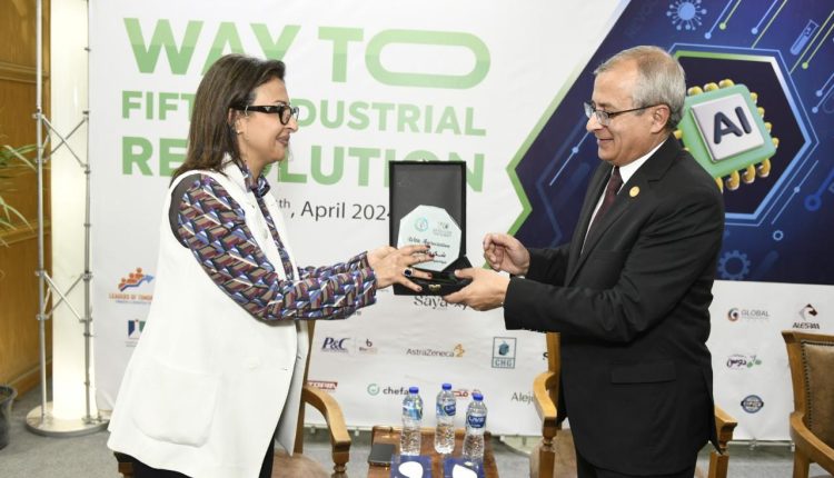 نائب رئيس هيئة الدواء وعميدة صيدلة القاهرة