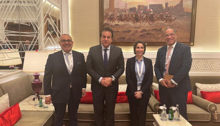 وزير الصحة يبحث مع شركة «أبوت» نقل تكنولوجيا التصنيع الدوائي للسوق المصري