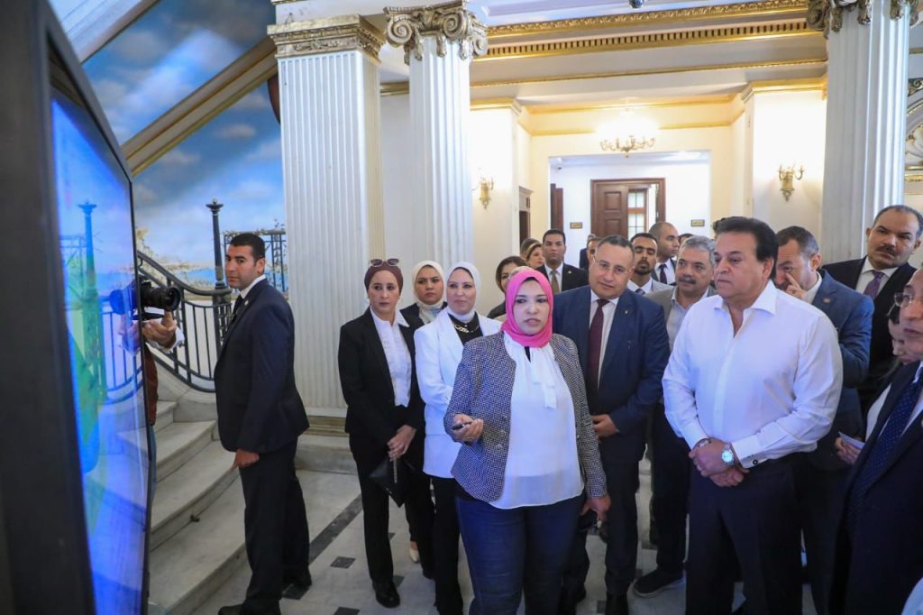 وزير الصحة يتفقد المركز الأفريقي لصحة المرأة بالإسكندرية.. ويوجه بنقل العيادات حفاظاً على التصميم الأثري للمركز وزير الصحة يتفقد المركز الأفريقي لصحة المرأة