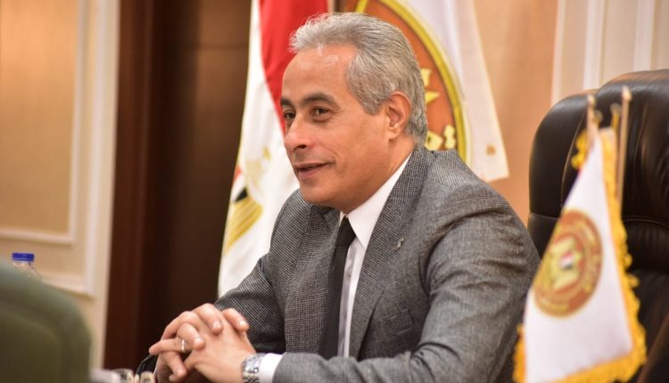 حسن شحاتة وزير العمل
