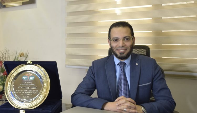 الدكتور أحمد الساداتي رئيس مجموعة صيدليات Bee Well