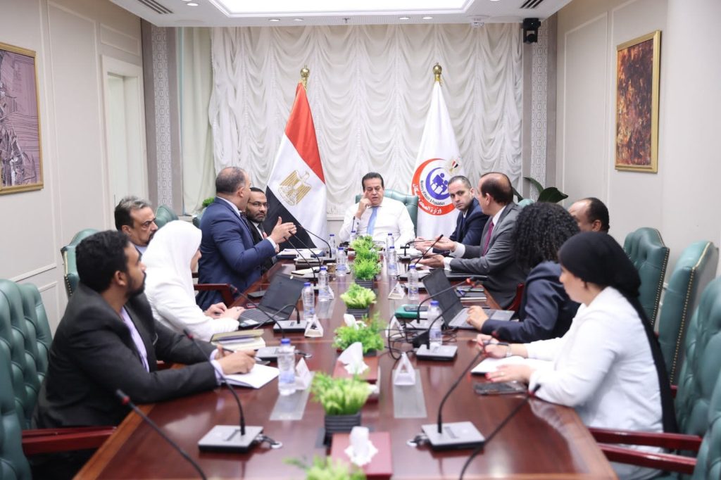 وزير الصحة: ميكنة 100% من منظومة المواليد والوفيات والتطعيمات الروتينية جانب من الاجتماع