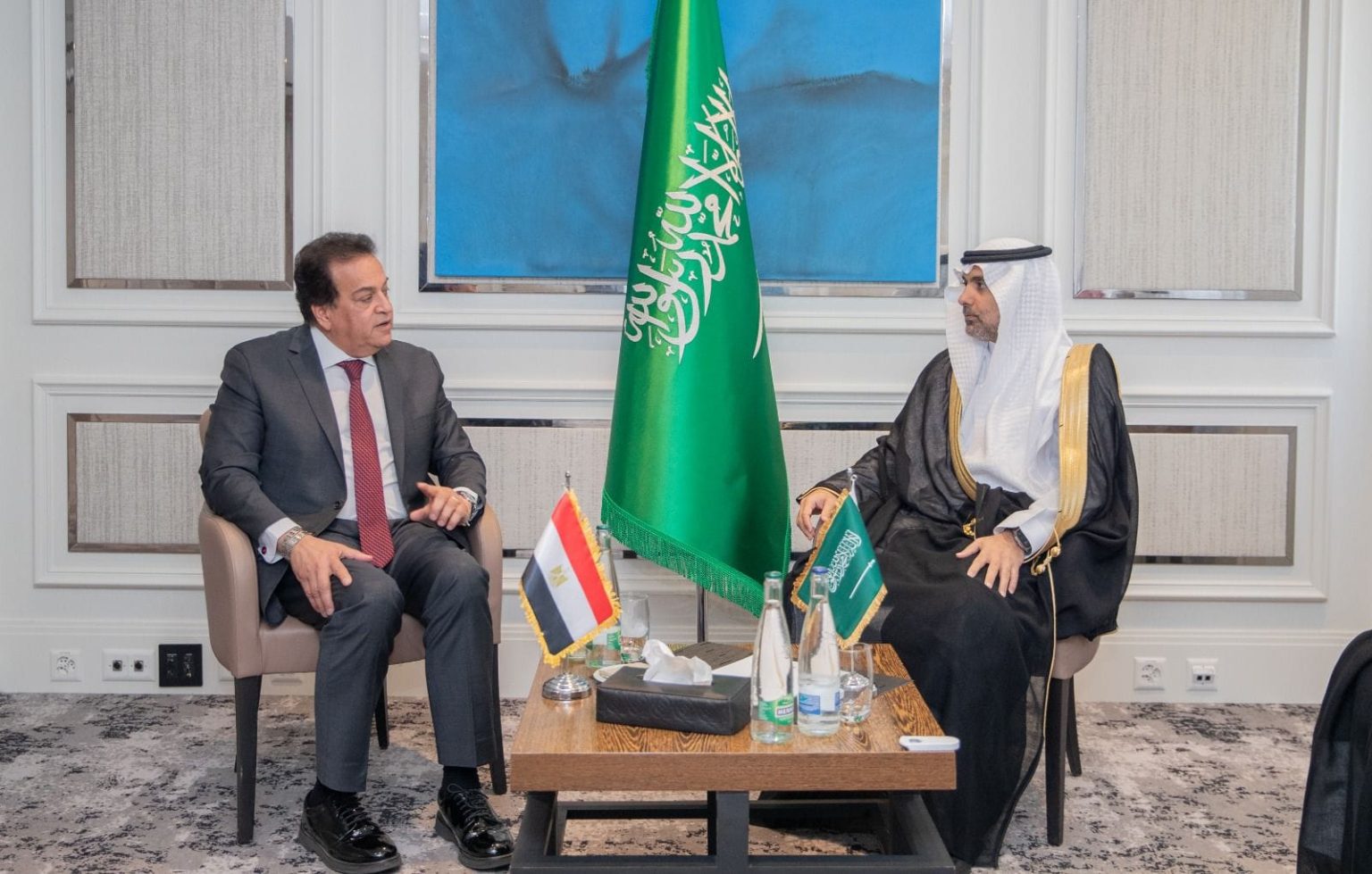 وزير الصحة يلتقي نظيره السعودي لمناقشة الموقف التنفيذي لمشروعات التعاون بين البلدين في القطاع الصحي جانب من اللقاء
