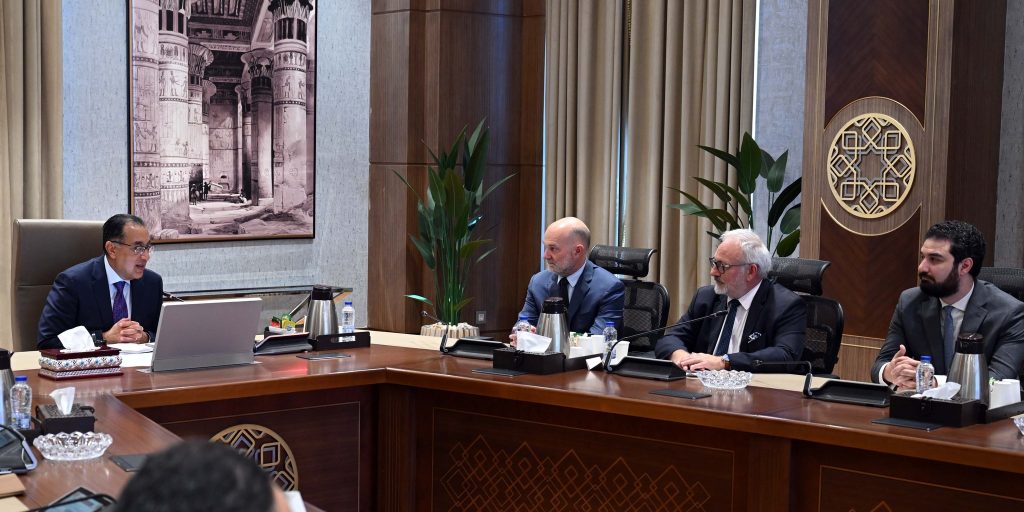 رئيس الوزراء يتابع جهود إقامة مركز «جوستاف روسي» لعلاج الأورام فى مصر رئيس الوزراء يتابع جهود إقامة مركز جوستاف روسي لعلاج الأورام