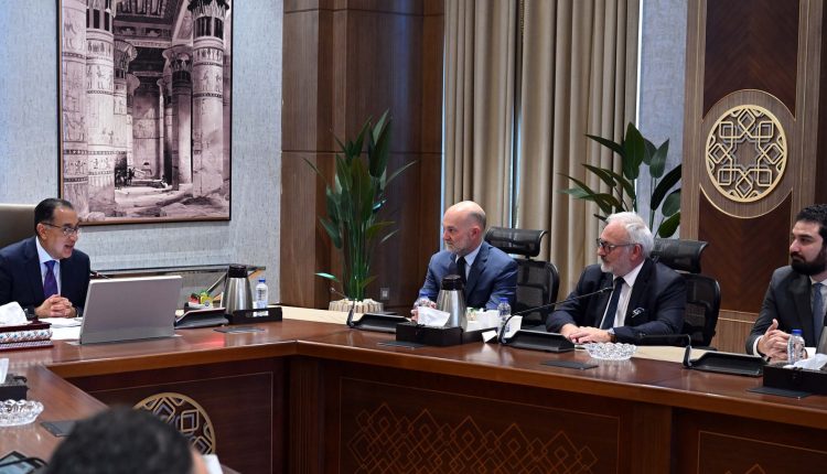 رئيس الوزراء يتابع جهود إقامة مركز جوستاف روسي لعلاج الأورام