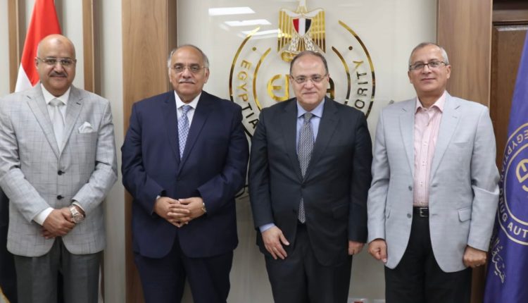 رئيس هيئة الدواء المصرية يجتمع مع ممثلي المجلس الأعلى لمراجعة اخلاقيات البحوث الطبية الإكلينيكية