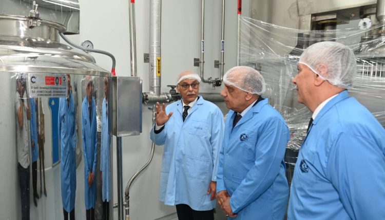 وزير قطاع الأعمال العام يتفقد مشروعات تحديث وتطوير خطوط الإنتاج بشركة القاهرة للأدوية