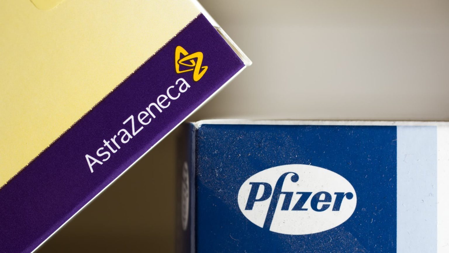«فايزر» و«أسترازينيكا» يعلنان عن استثمارات جديدة بقيمة مليار دولار في فرنسا فايزر - أسترازينيكا