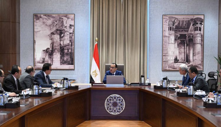 رئيس الوزراء يعقد إجتماعا لمتابعة توافر الأدوية والمستلزمات الطبية