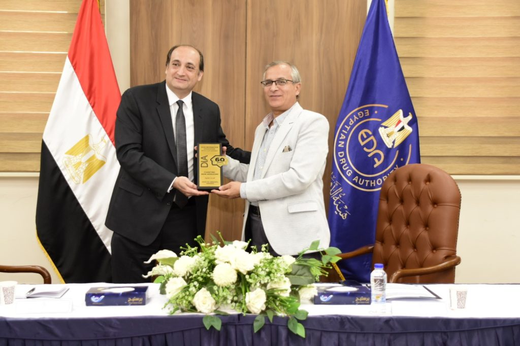 «هيئة الدواء» تستقبل ممثلي جمعية المعلومات الدوائية الدولية «DIA» نائب رئيس هيئة الدواء ومدير جمعية المعلومات الدوائية (DIA)