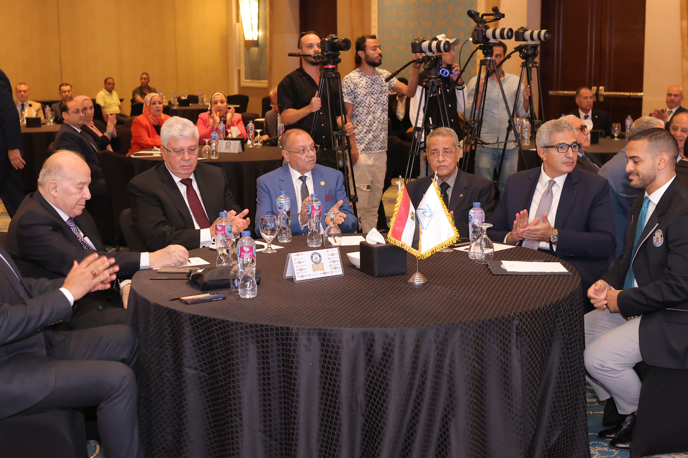 مستشفى أسنان جامعة الدلتا للعلوم والتكنولوجيا تدخل موسوعة جينيس للأرقام القياسية للمرة الثانية 