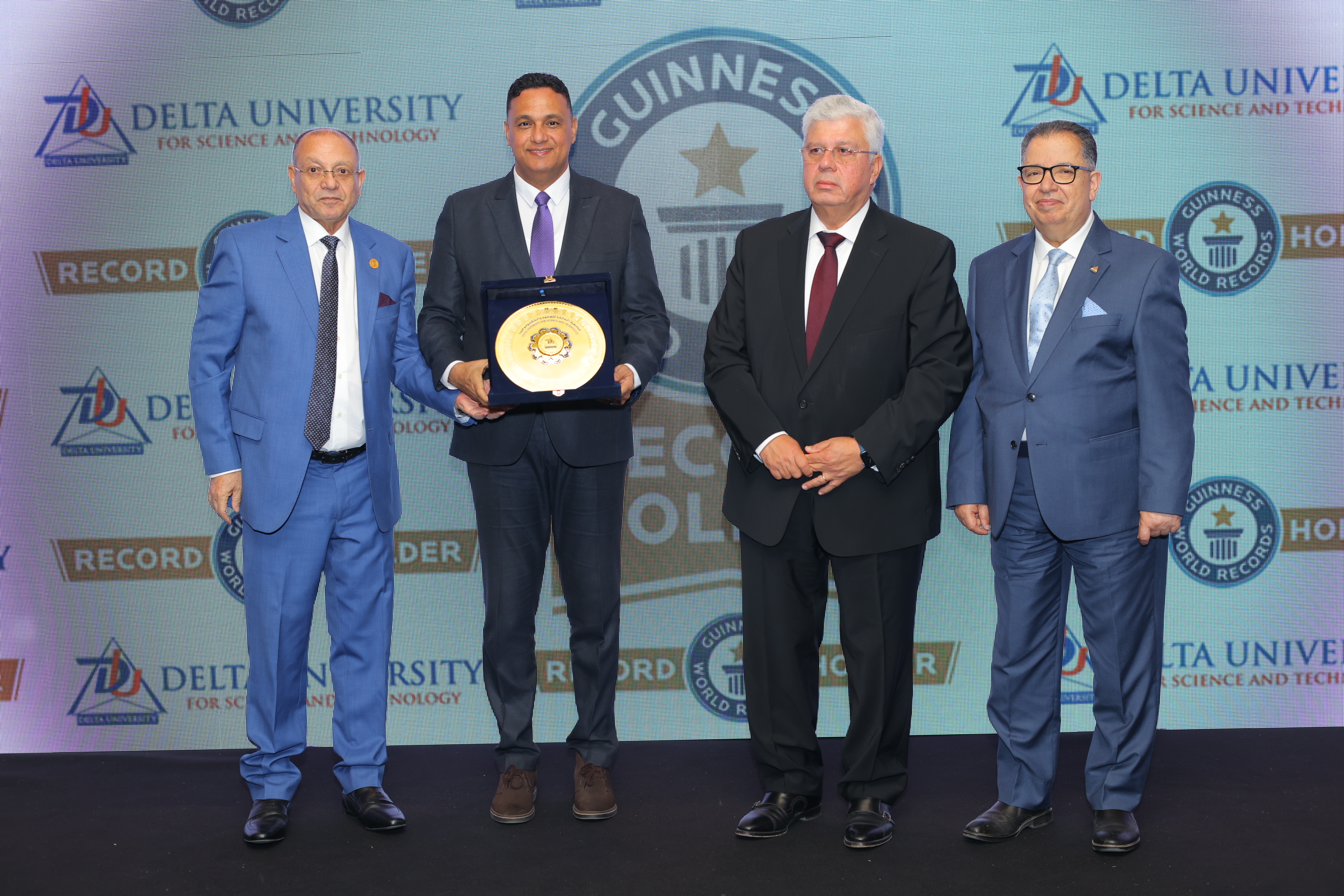 مستشفى أسنان جامعة الدلتا للعلوم والتكنولوجيا تدخل موسوعة جينيس للأرقام القياسية للمرة الثانية 