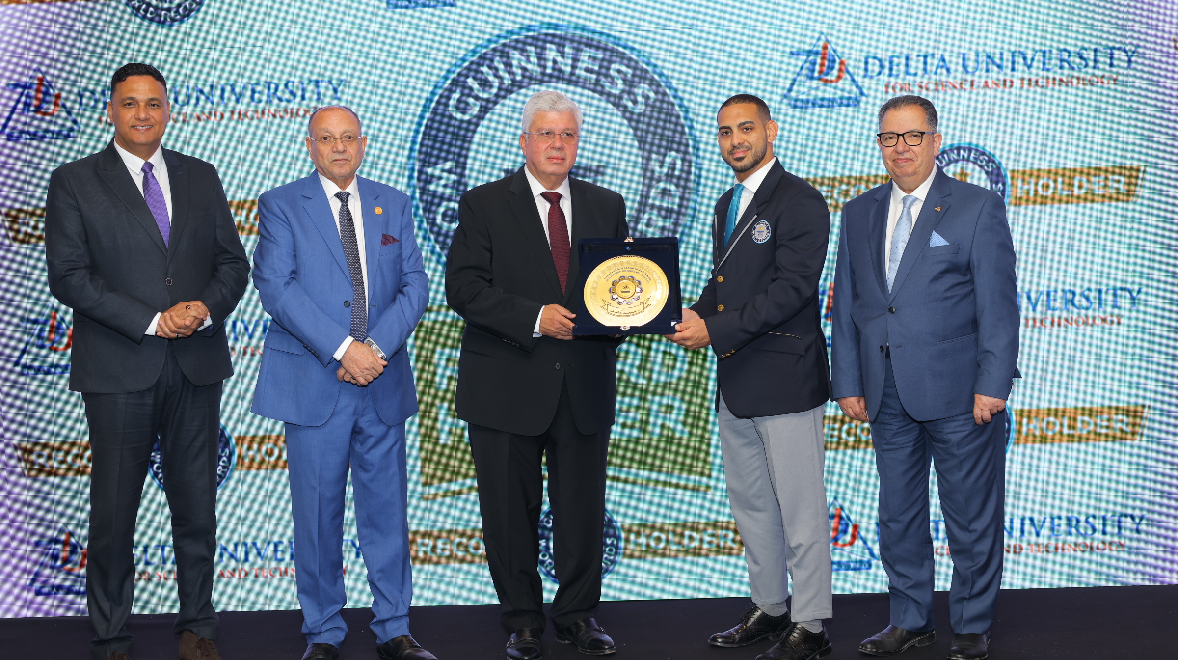 مستشفى أسنان جامعة الدلتا للعلوم والتكنولوجيا تدخل موسوعة جينيس للأرقام القياسية للمرة الثانية 