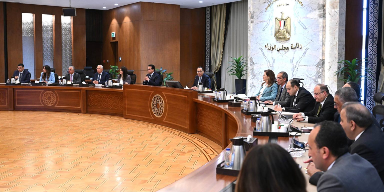 بمشاركة هيئتي الدواء والشراء والموحد.. رئيس الوزراء يتابع الترتيبات الأخيرة لانعقاد مؤتمر الاستثمار المصري – الأوروبي السبت المقبل جانب من الاجتماع