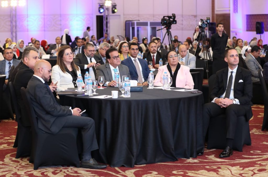 وزيرا الصحة والتخطيط يفتتحان المنتدى الأول للحوكمة في القطاع الصحي جانب من المنتدى الأول للحوكمة في القطاع الصحي