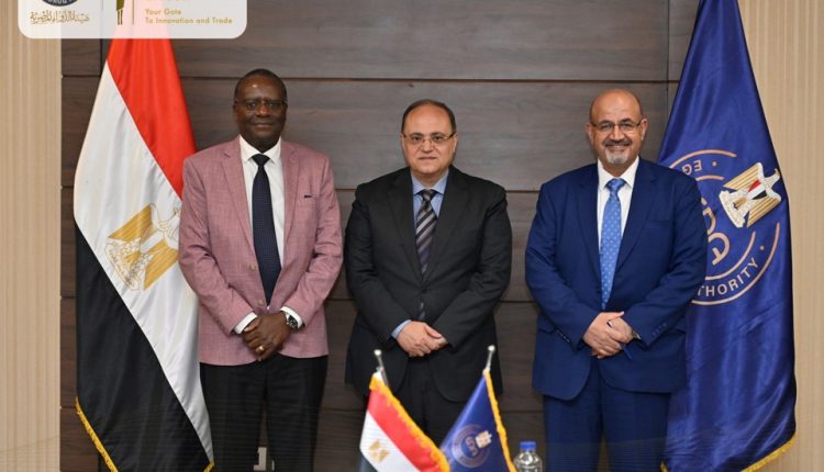 رئيس هيئة الدواء يجتمع مع مدير السياسات ومعايير منتجات الرعاية الصحية بمنظمة الصحة العالمية