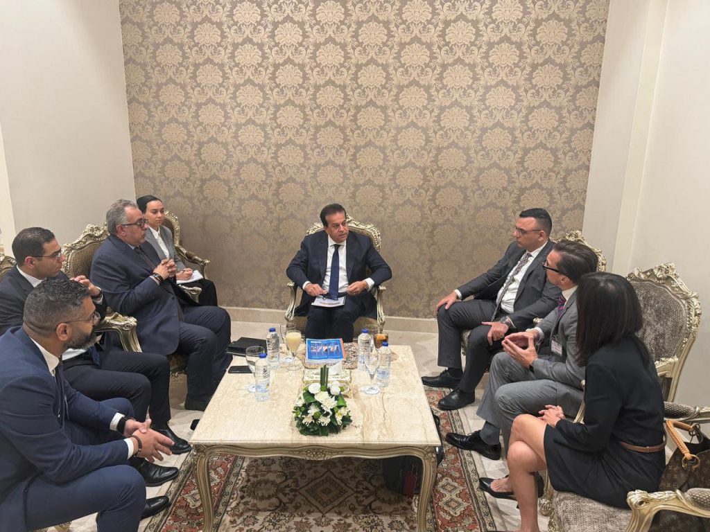 وزير الصحة يلتقى ممثلي شركة «إيستي السويدية» لبحث فرص تعزيز التعاون في القطاع الصحي وزير الصحة يلتقى ممثلي شركة «إيستي السويدية» لبحث فرص تعزيز التعاون في القطاع الصحي