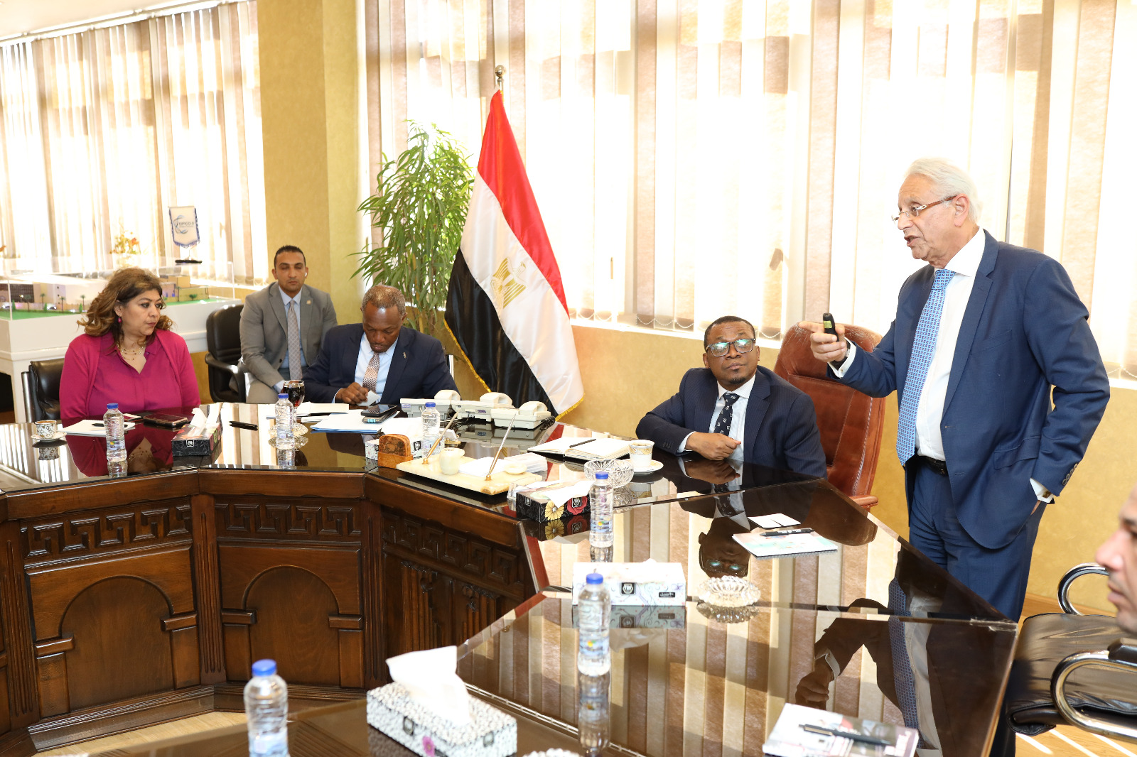 وزير صحة غينيا الاستوائية يزور مصانع «إيبيكو» ويشيد بالمستوى التقنى العالمى لانتاج الدواء بالشركة