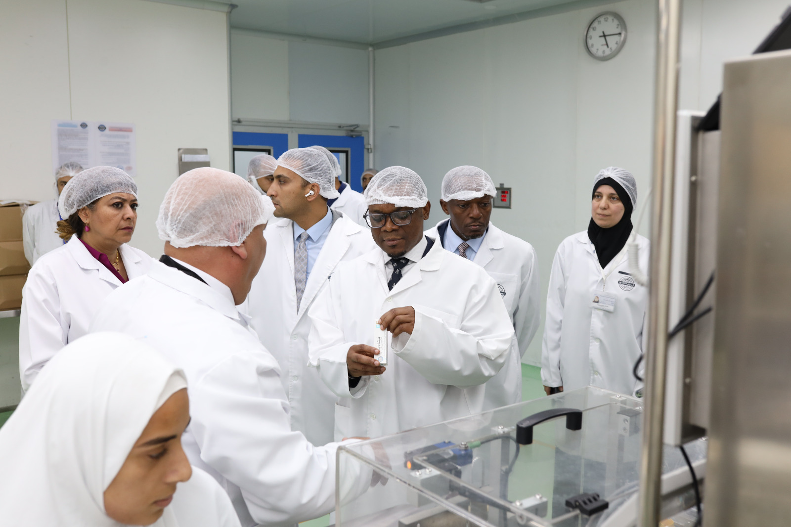 وزير صحة غينيا الاستوائية يزور مصانع «إيبيكو» ويشيد بالمستوى التقنى العالمى لانتاج الدواء بالشركة