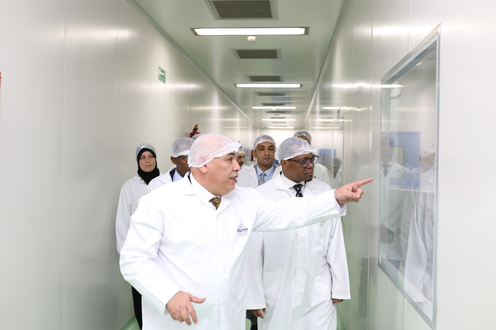 وزير صحة غينيا الاستوائية يزور مصانع «إيبيكو» ويشيد بالمستوى التقنى العالمى لانتاج الدواء بالشركة