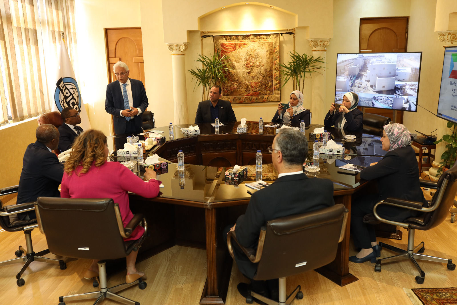 وزير صحة غينيا الاستوائية يزور مصانع «إيبيكو» ويشيد بالمستوى التقنى العالمى لانتاج الدواء بالشركة