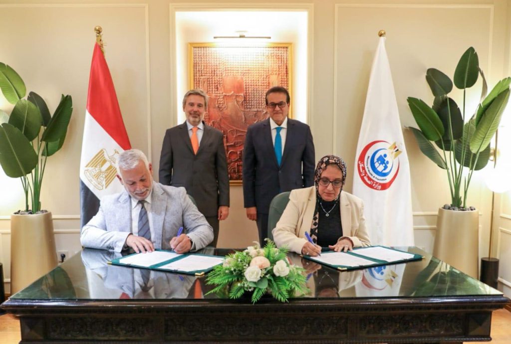 وزير الصحة يشهد توقيع بروتوكول تعاون بين الوزارة وجامعة ساساري الإيطالية لدعم التمريض وزير الصحة يشهد توقيع بروتوكول تعاون بين الوزارة وجامعة ساساري الإيطالية لدعم التمريض