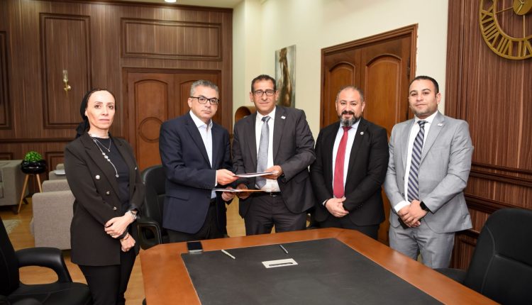 جامعة عين شمس توقع بروتوكول تعاون مع باكسيرا هيلث