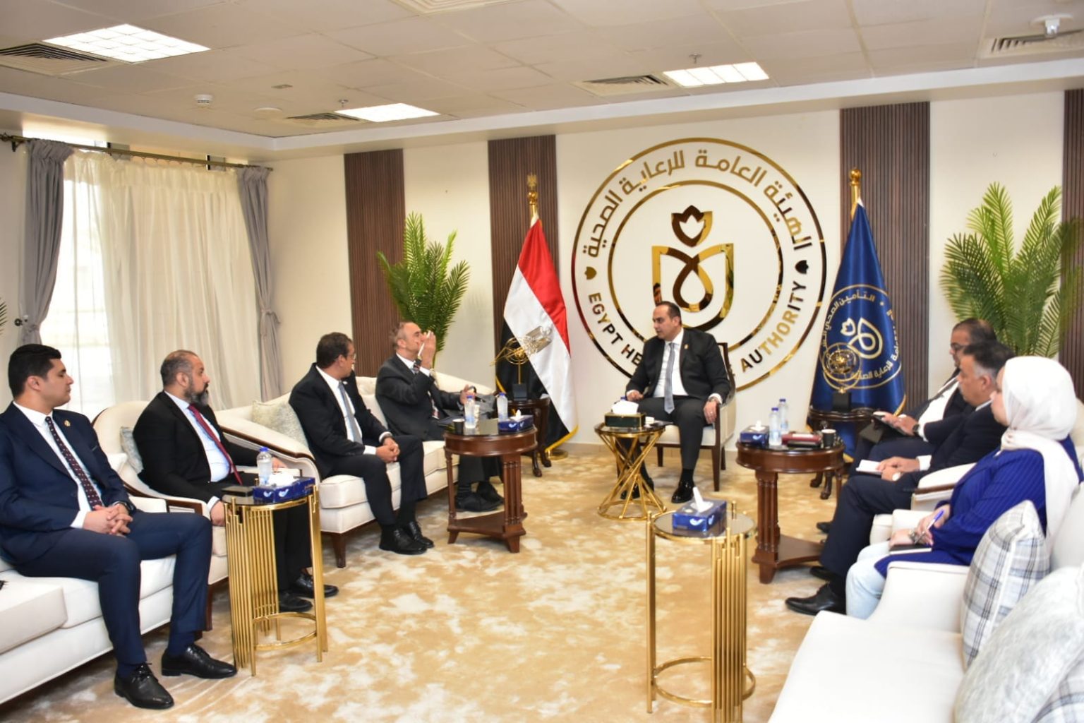 هيئة الرعاية الصحية تبحث التعاون مع «باكسيرا هيلث» لتطوير حلول التصوير الطبي والذكاء الاصطناعي جانب من الاجتماع