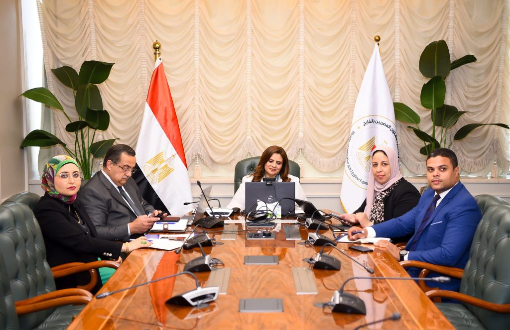 وزيرة الهجرة تبحث مع نائب رئيس الكونجرس الأسيوي لجراحات المخ والأعصاب سبل تعزيز التعاون جانب من اللقاء