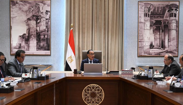 رئيس الوزراء يوجه بضرورة حل مشكلة نواقص الأدوية