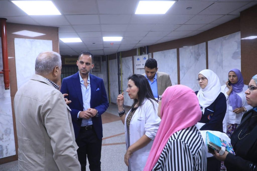 نائب وزير الصحة يقوم بجولة تفقدية بمستشفى عين شمس العام للتأكد من جودة الخدمات الطبية المقدمة للمواطنين نائب وزير الصحة يقوم بجولة تفقدية بمستشفى عين شمس العام للتأكد من جودة الخدمات الطبية المقدمة للمواطنين