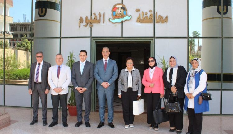 نائب وزير الصحة تعقد أول اجتماعاتها الدورية للمجلس الإقليمي للسكان في الفيوم برئاسة المحافظ