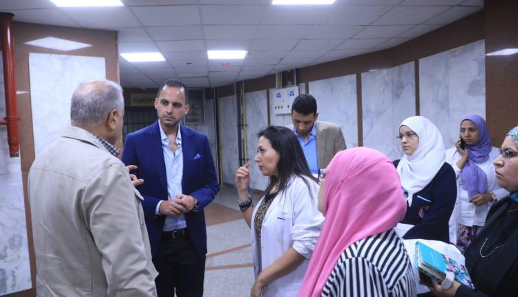 نائب وزير الصحة يقوم بجولة تفقدية بمستشفى عين شمس العام للتأكد من جودة الخدمات الطبية المقدمة للمواطنين