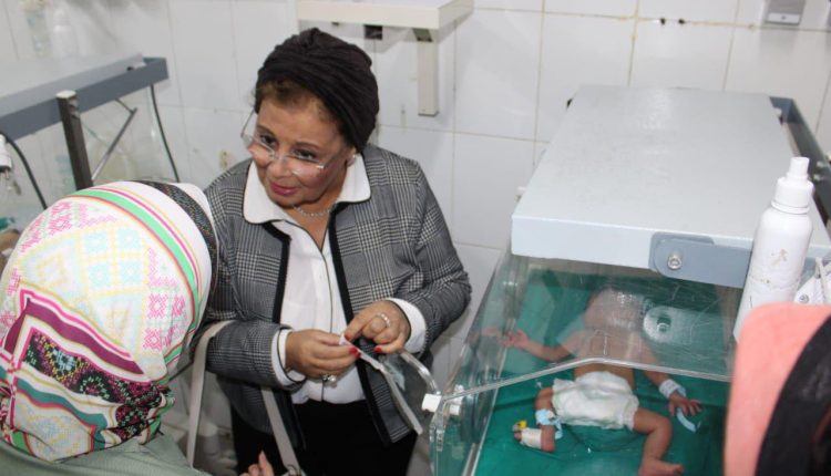 نائب وزير الصحة تقوم بجولة تفقدية في مستشفى الفيوم العام