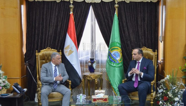 رئيس هيئة الرعاية الصحية يلتقي محافظ الإسماعيلية ويناقشان تطوير خدمات الرعاية الصحية في المحافظة