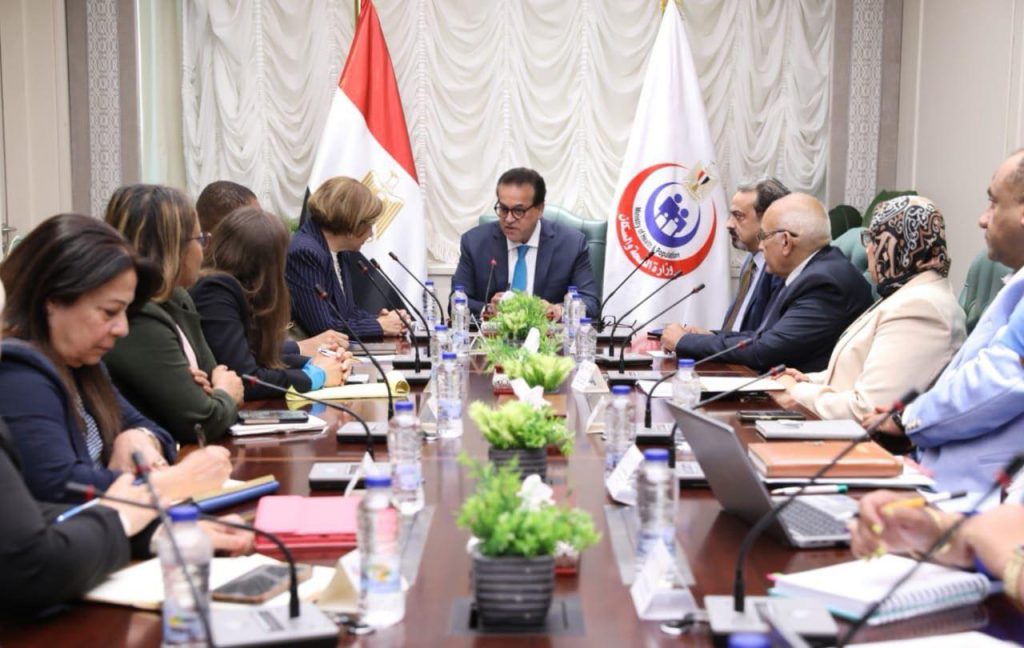 وزير الصحة يستقبل المدير الإقليمي للتنمية البشرية بالبنك الدولي لتعزيز سبل التعاون في القطاع الصحي وزير الصحة يستقبل المدير الإقليمي للتنمية البشرية بالبنك الدولي لتعزيز سبل التعاون في القطاع الصحي