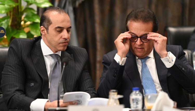 وزير الصحة خلال الاجتماع