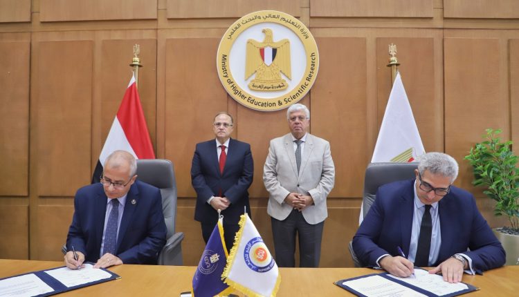 لحظة توقيع برتوكول التعاون