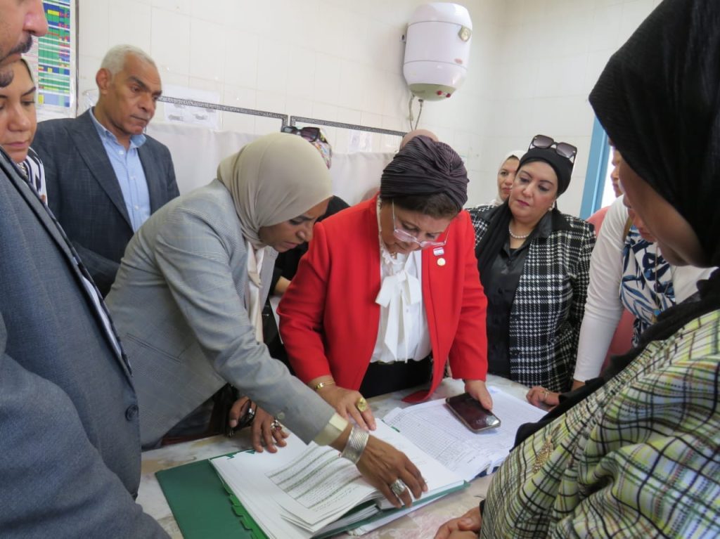 نائب وزير الصحة تتفقد وحدة طب أسرة الحجناية بالبحيرة وتشيد بمستوى الأداء جانب من الزيارة