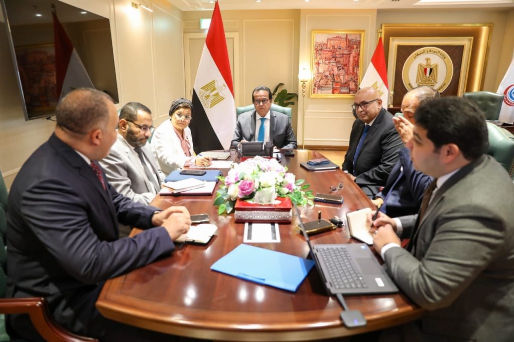 نائب رئيس الوزراء ووزير الصحة يبحث مع «IQVIA» التعاون في تطوير الحلول التكنولوجية والخدمات البحثية الصحية جانب من الاجتماع