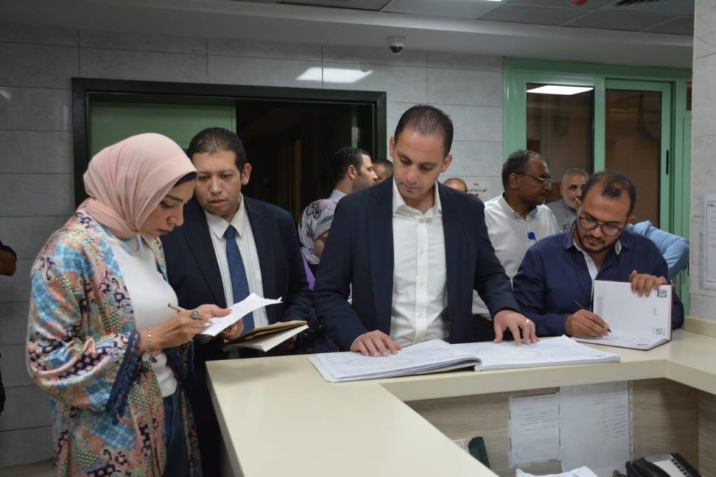 نائب وزير الصحة يتفقد مستشفى السلام التخصصي ويوصي بضرورة تفعيل النظام الإلكتروني جانب من الجولة