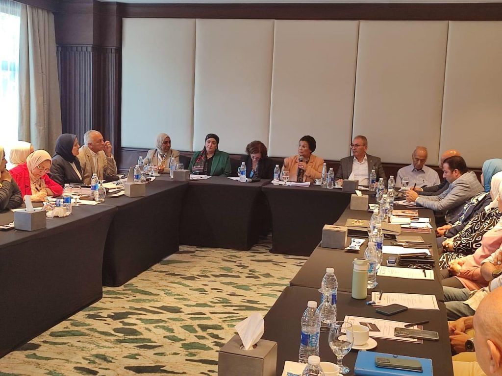 نائب وزير الصحة: توفير خدمات تنظيم الأسرة والصحة الإنجابية للعاملين بالمصانع يعود بالنفع على العمال وأسرهم جانب من الحلقة النقاشية