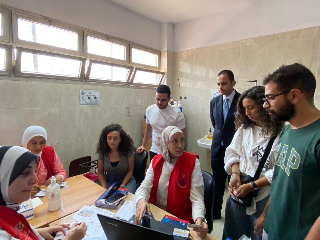 نائب وزير الصحة يتفقد مركز طبي التجمع الخامس ويوصي بصرف مكافأة لـ«مثقفة صحية» جانب من الزيارة